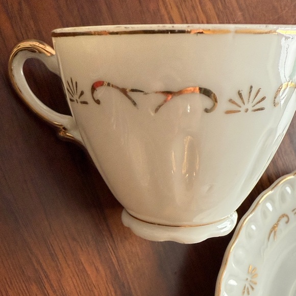 Floral White and Gold Teacup from japan vintage and rare - Picture 3 of 4